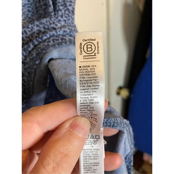 Athleta Breezy Scoop V-Neck Tee Shirt Blue Leopard Print Small - Picture 5 of 9